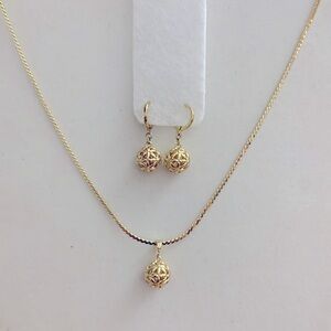 Gold plated Jewelry Set with Spherical Design.